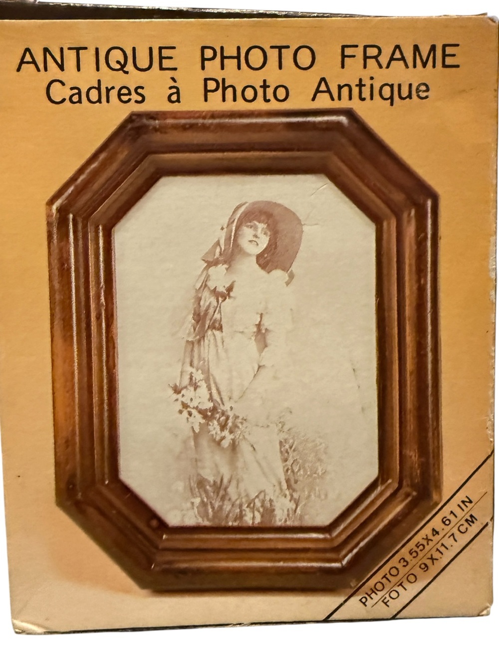 vintage octagonal wood-finish photo frame features a classic portrait insert and - Picture 2 of 11